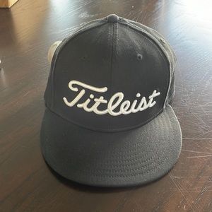 Titleist s/m flatbill fitted hat. New with tags